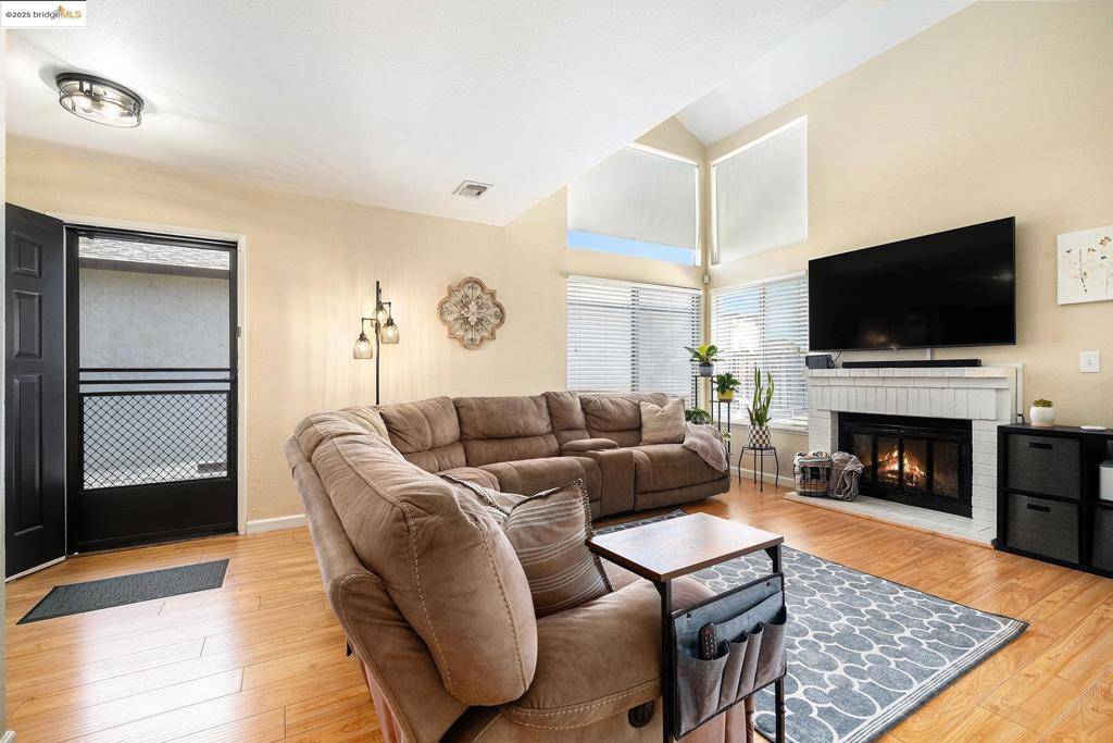 Oakley, CA 94561,221 Almondtree Ln