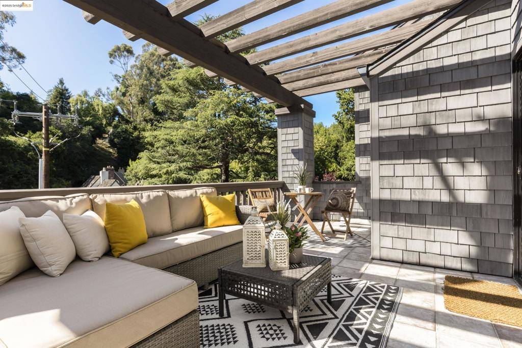 Oakland, CA 94610,1721 Trestle Glen Rd