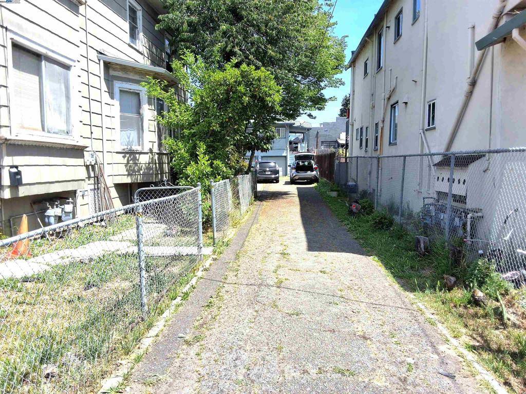 Oakland, CA 94601,3020 E. 19th st
