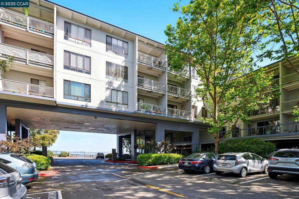 Emeryville, CA 94608,8 Captain dr #E259
