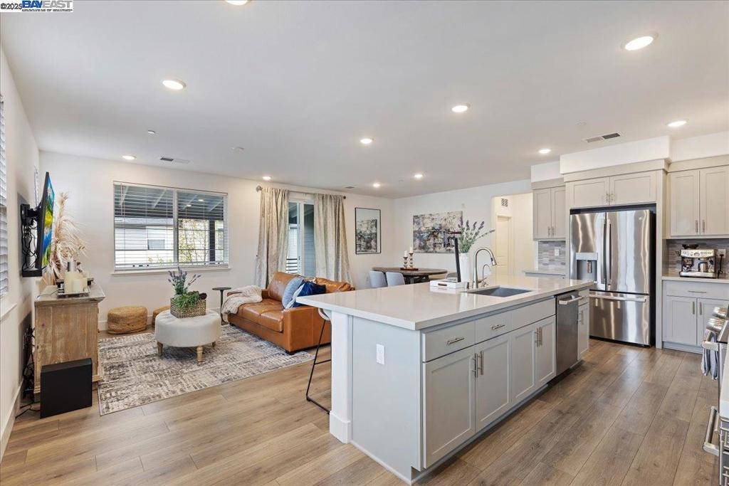 Hayward, CA 94544,405 Line Steet
