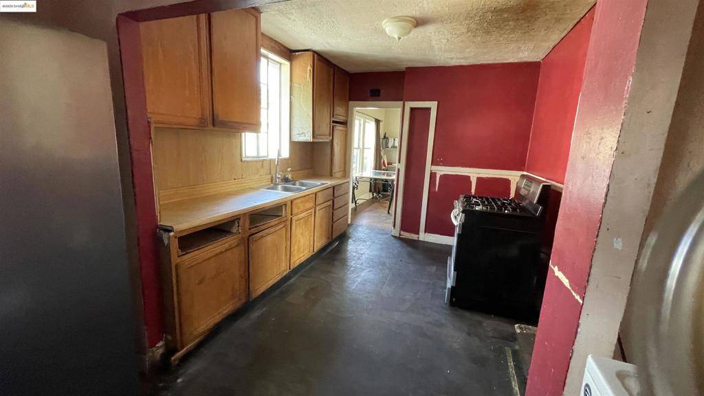 Oakland, CA 94608,975 55Th St