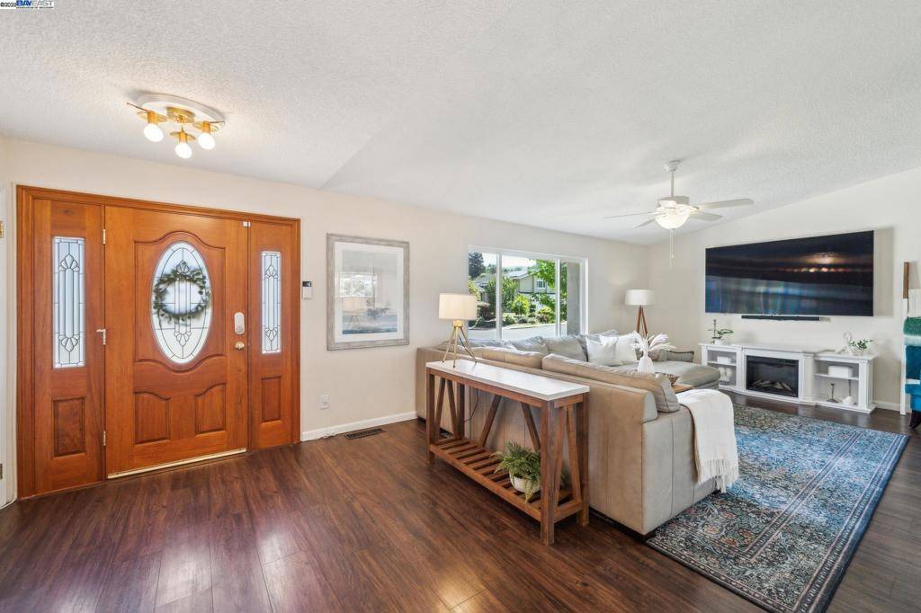San Ramon, CA 94583,2740 Mohawk Cir