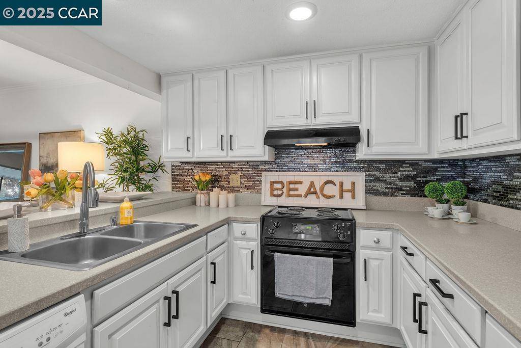 Walnut Creek, CA 94595,1724 Oakmont Dr #1