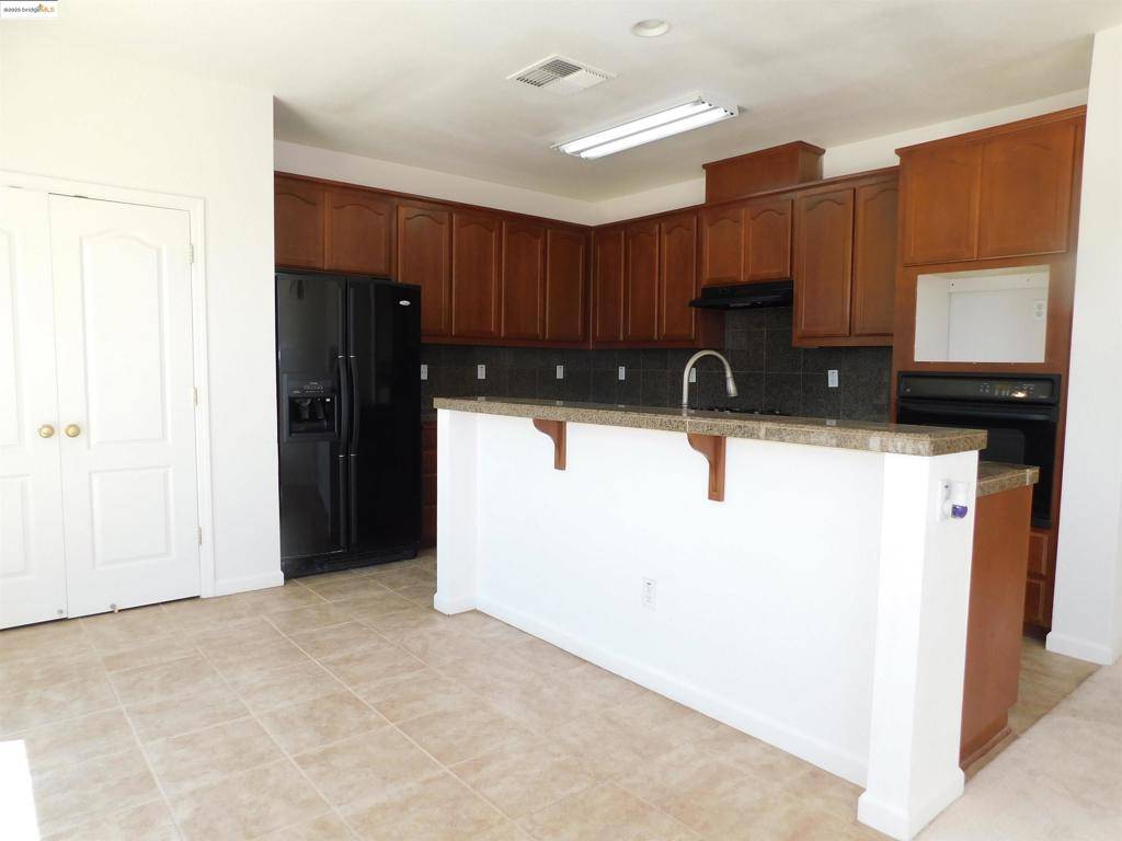 Antioch, CA 94509,3915 Hummingbird Dr