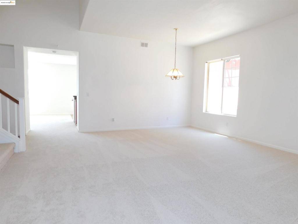 Antioch, CA 94509,3915 Hummingbird Dr