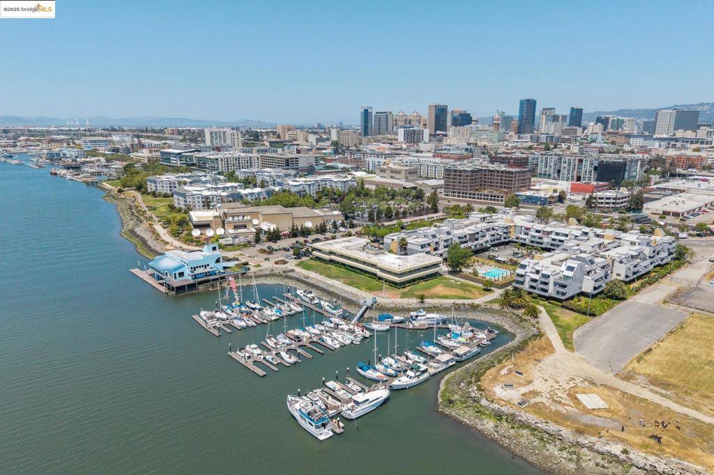 Oakland, CA 94607,3 Embarcadero #152
