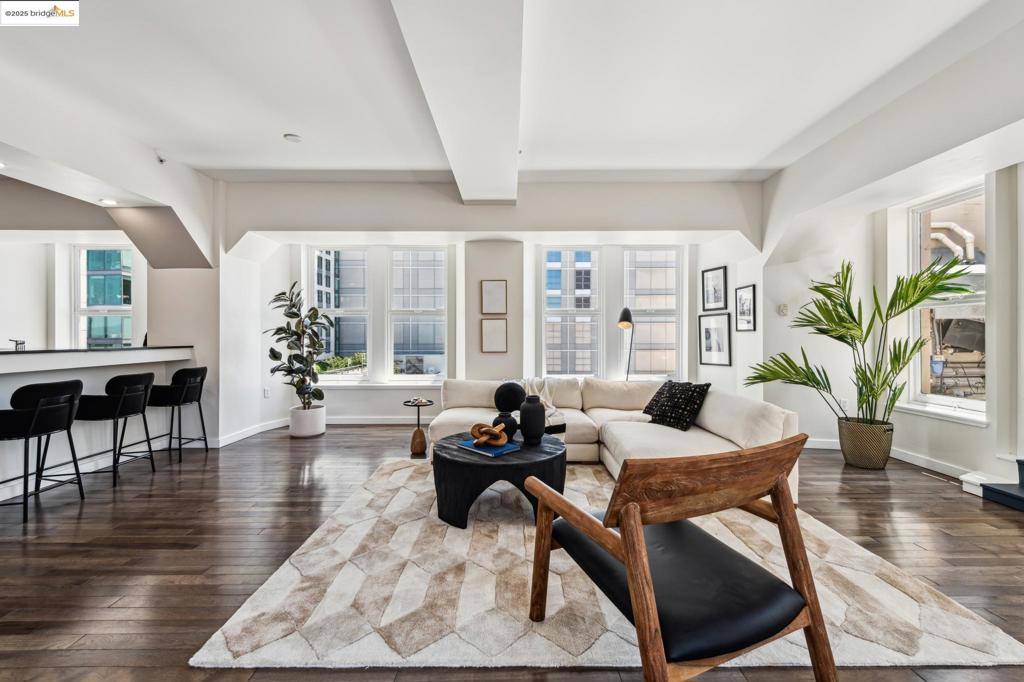 Oakland, CA 94612,1615 Broadway #8