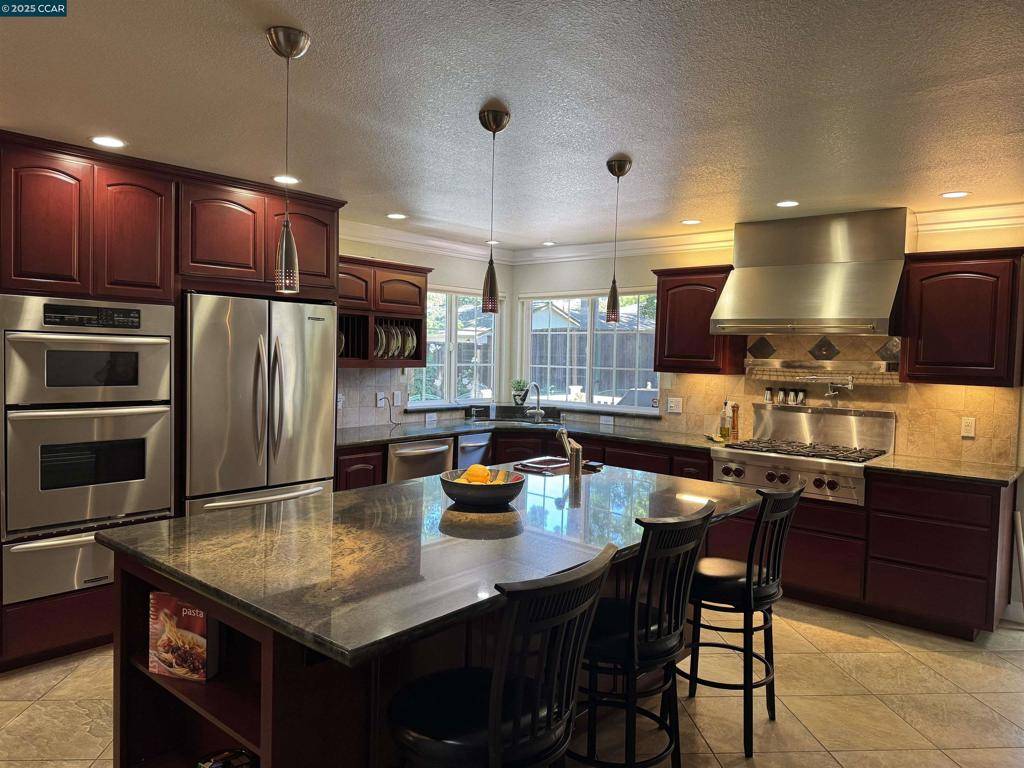 Concord, CA 94518,898 Luxury Dr