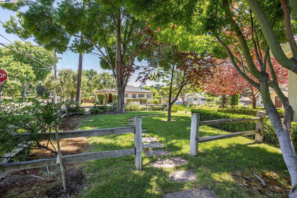 Pleasanton, CA 94566,628 Saint Mary St