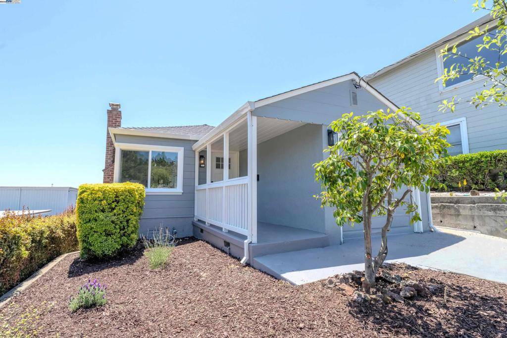 Oakland, CA 94605,10007 Burr St