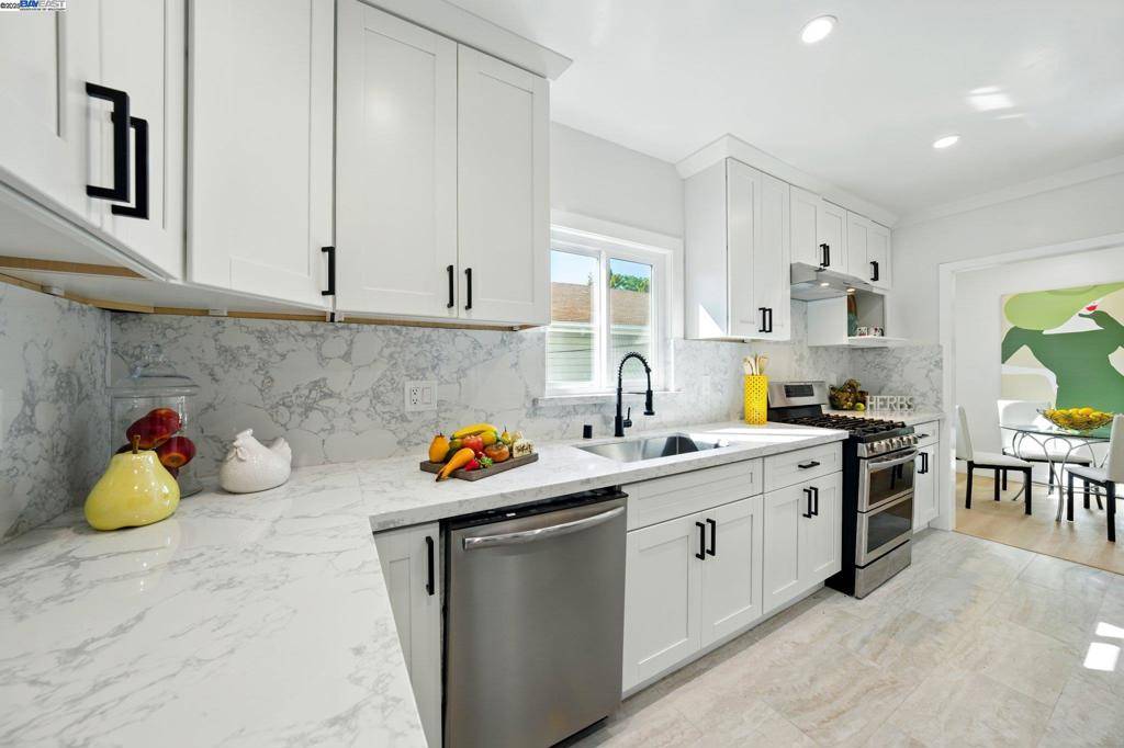 Oakland, CA 94602,3288 School Street