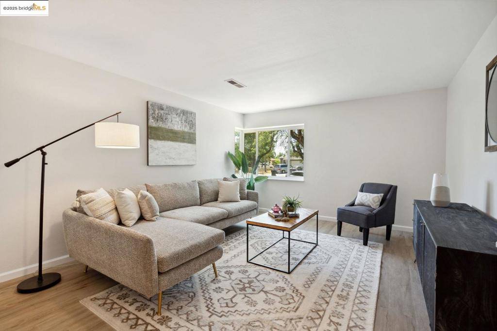 Sacramento, CA 95823,6419 Dallas WAY