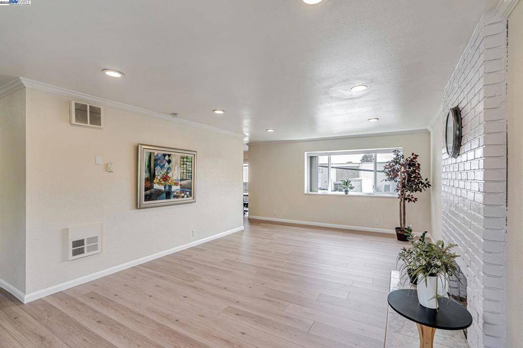 San Leandro, CA 94577,14015 Doolittle Drive