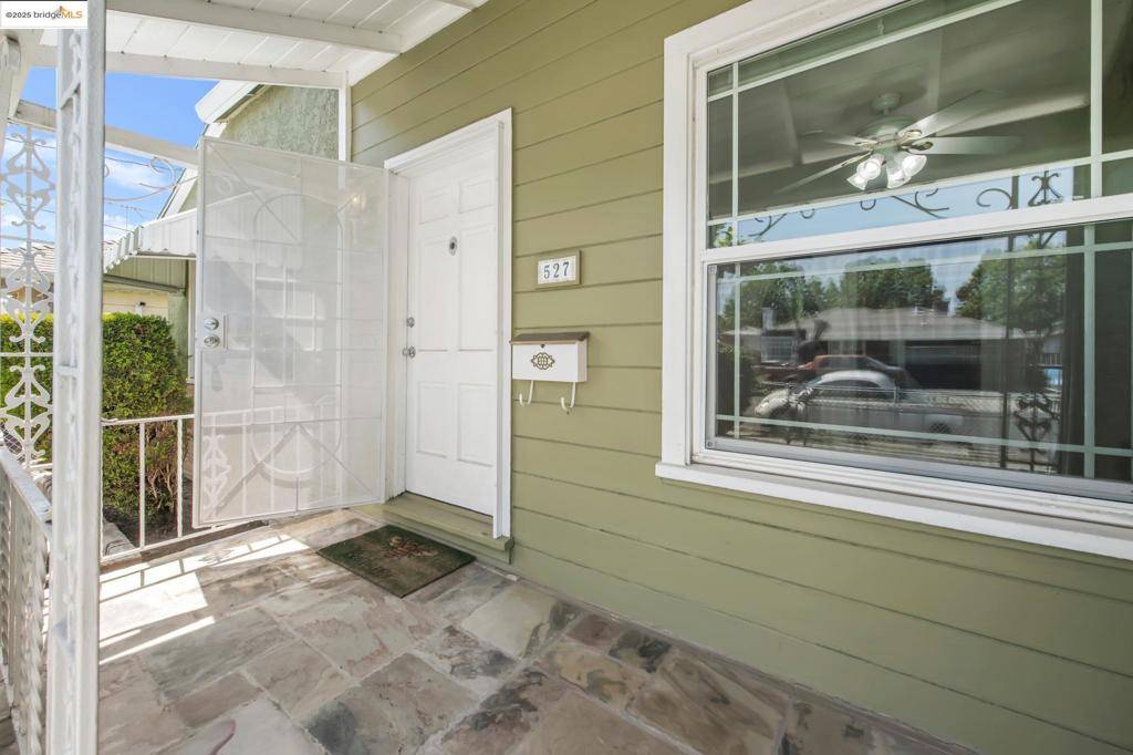 Oakland, CA 94603,527 Capistrano Dr