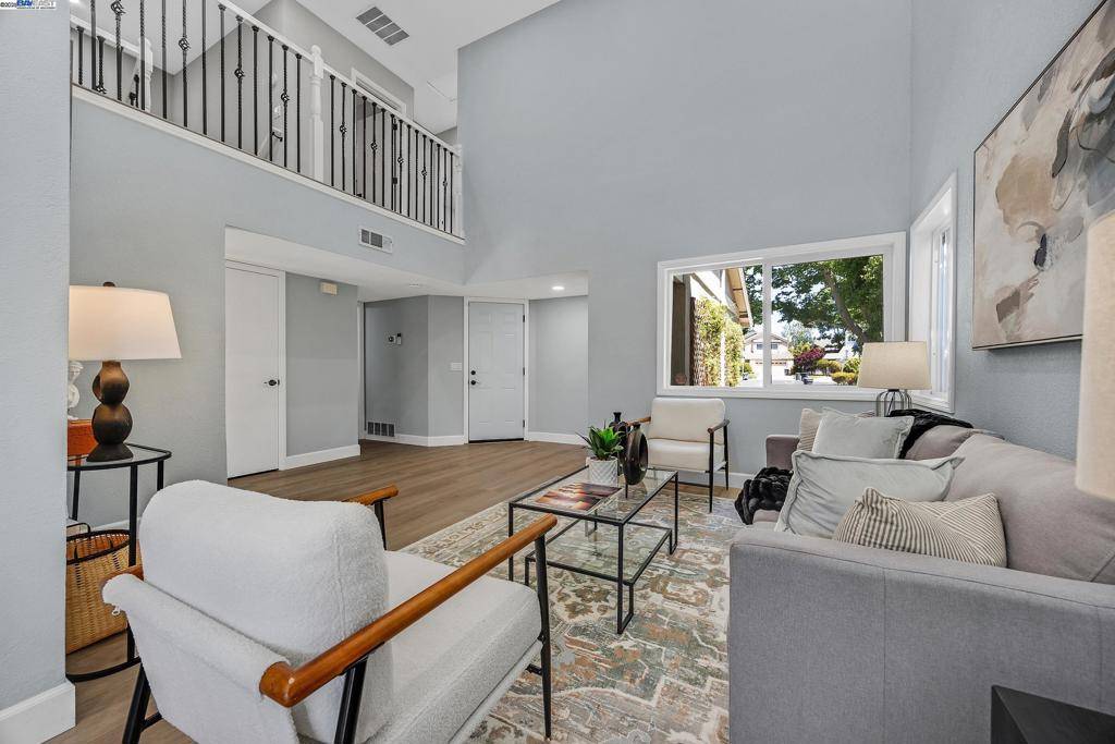 Pleasanton, CA 94588,2236 Oakland Ave