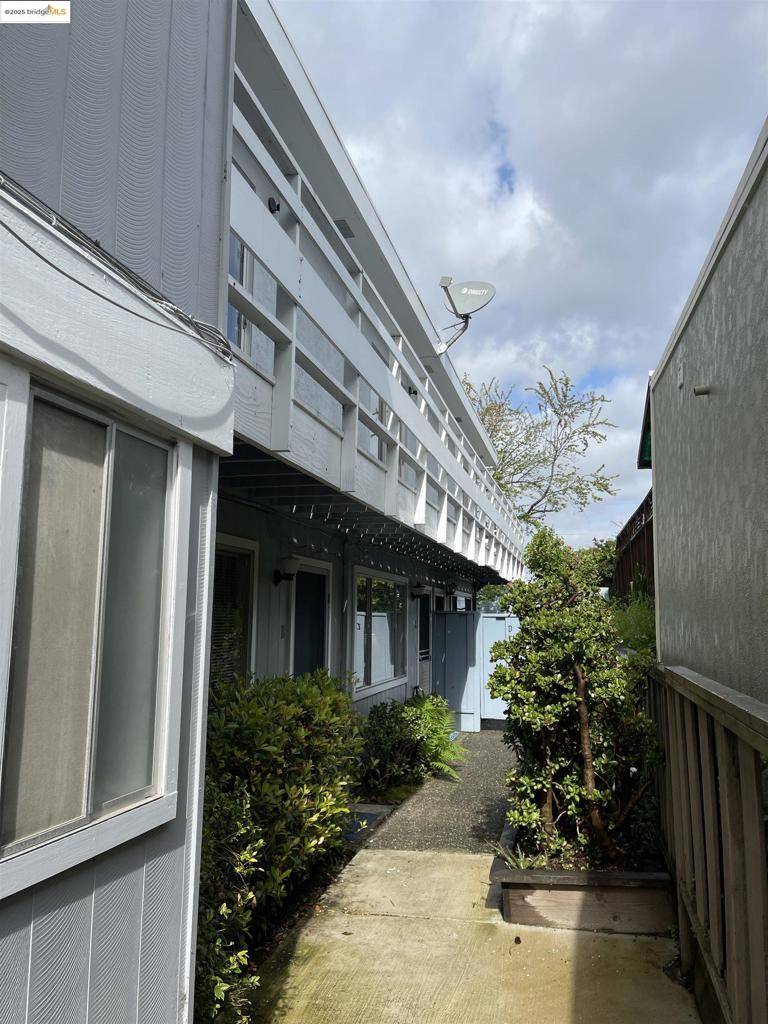 Oakland, CA 94611,4327 Montgomery Street