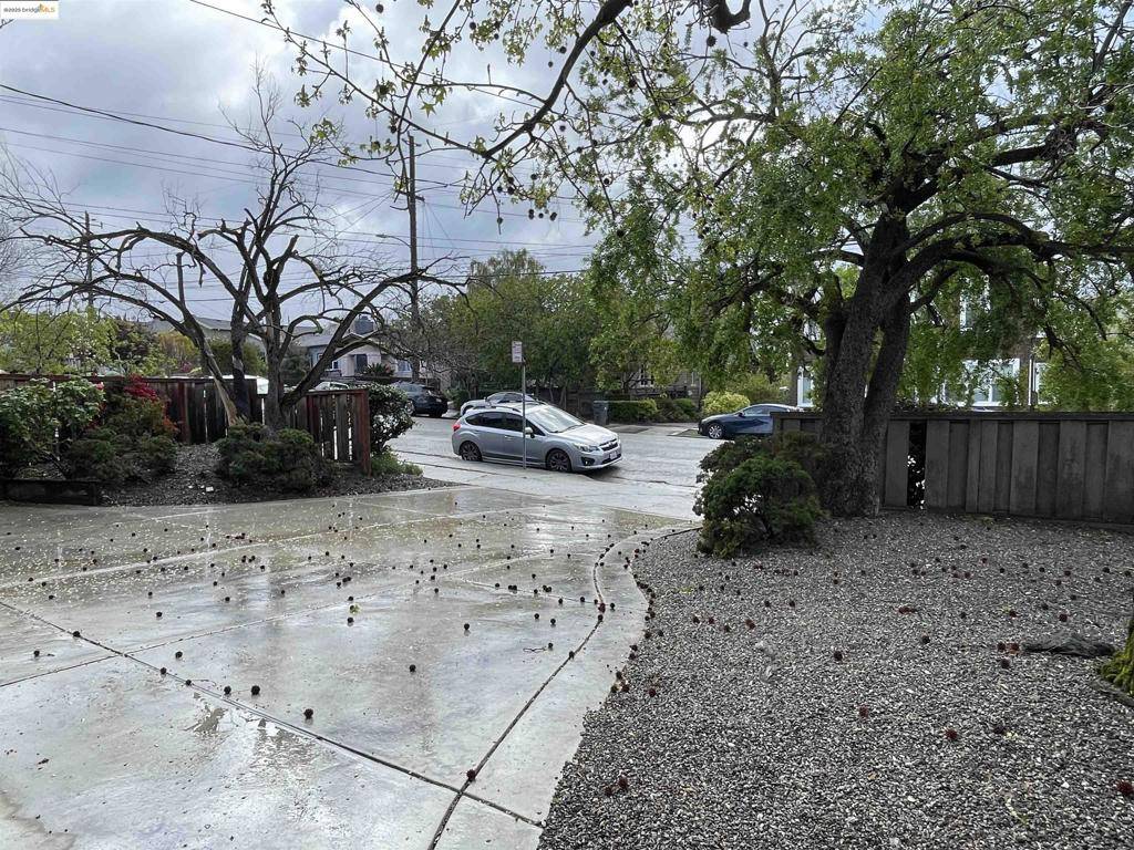 Oakland, CA 94611,4327 Montgomery Street