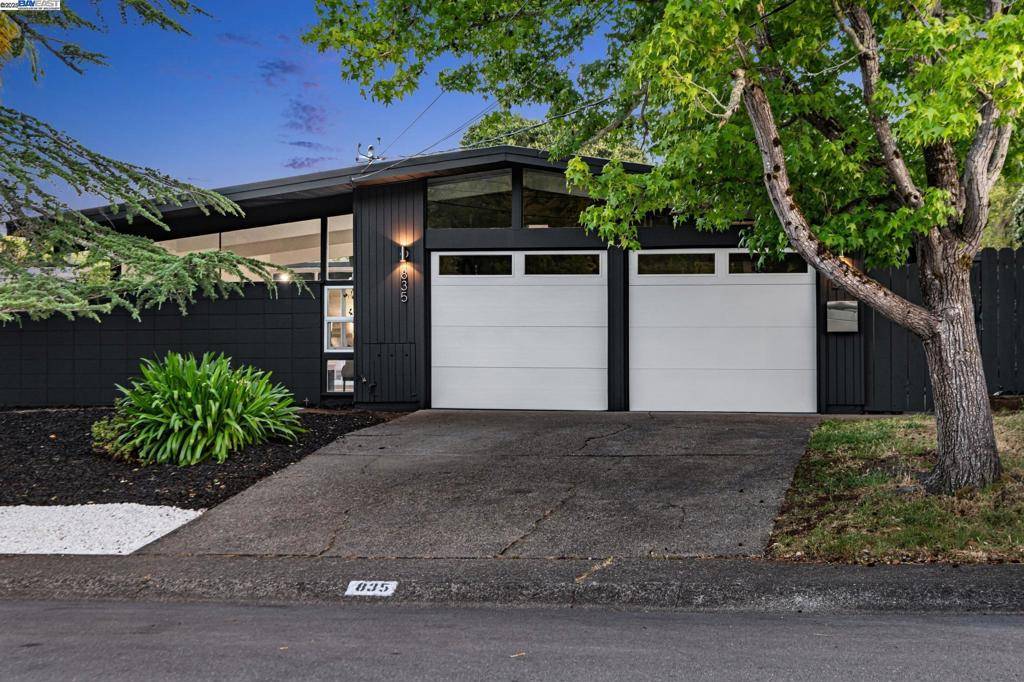 San Rafael, CA 94903,835 Penny Royal Ln