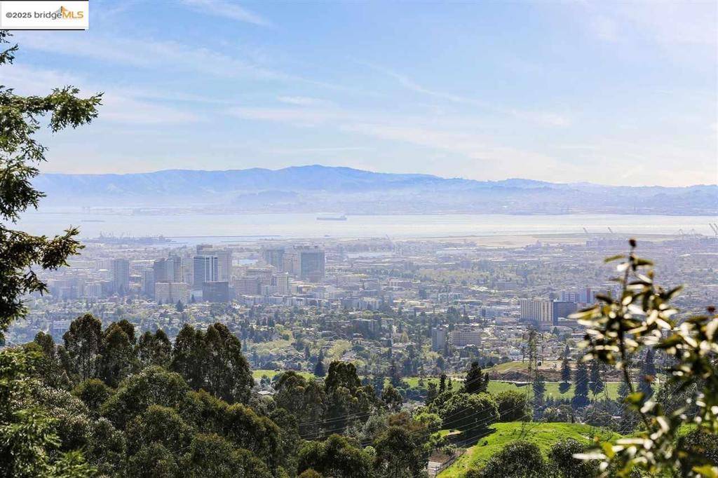 Oakland, CA 94611,6118 Skyline Blvd