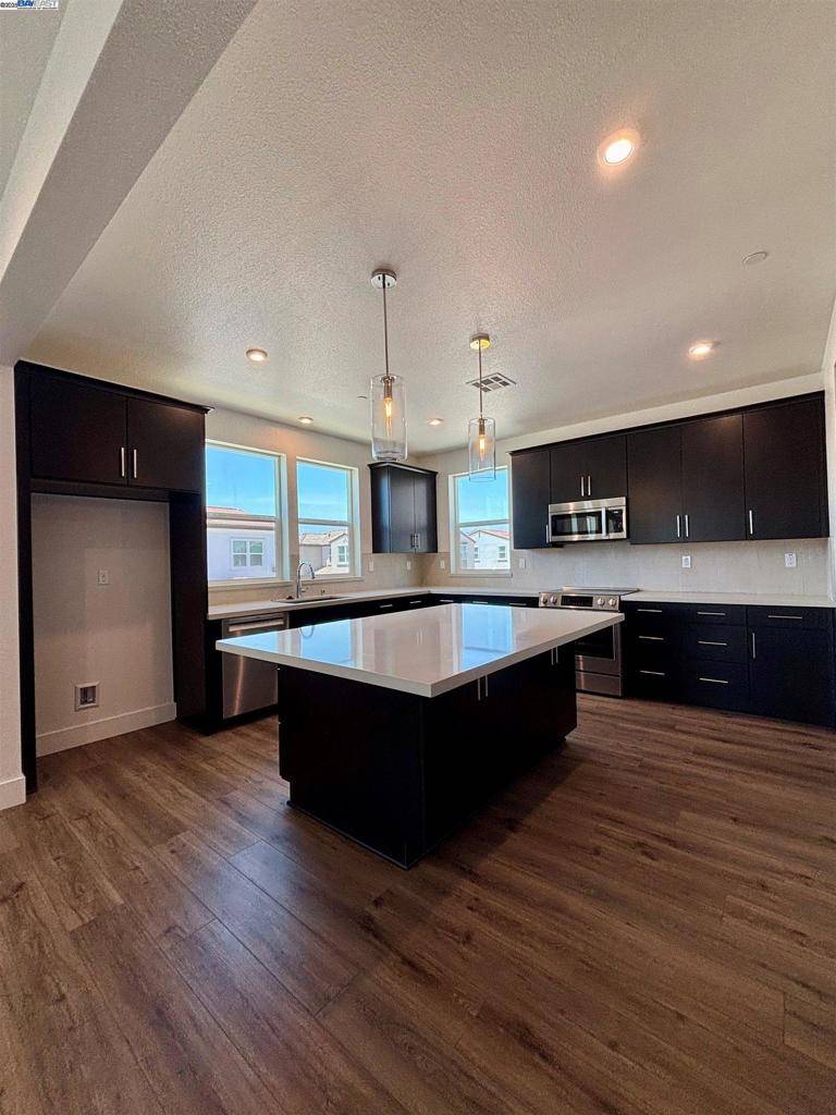 Morgan Hill, CA 95037,902 Loyola Lane #1201