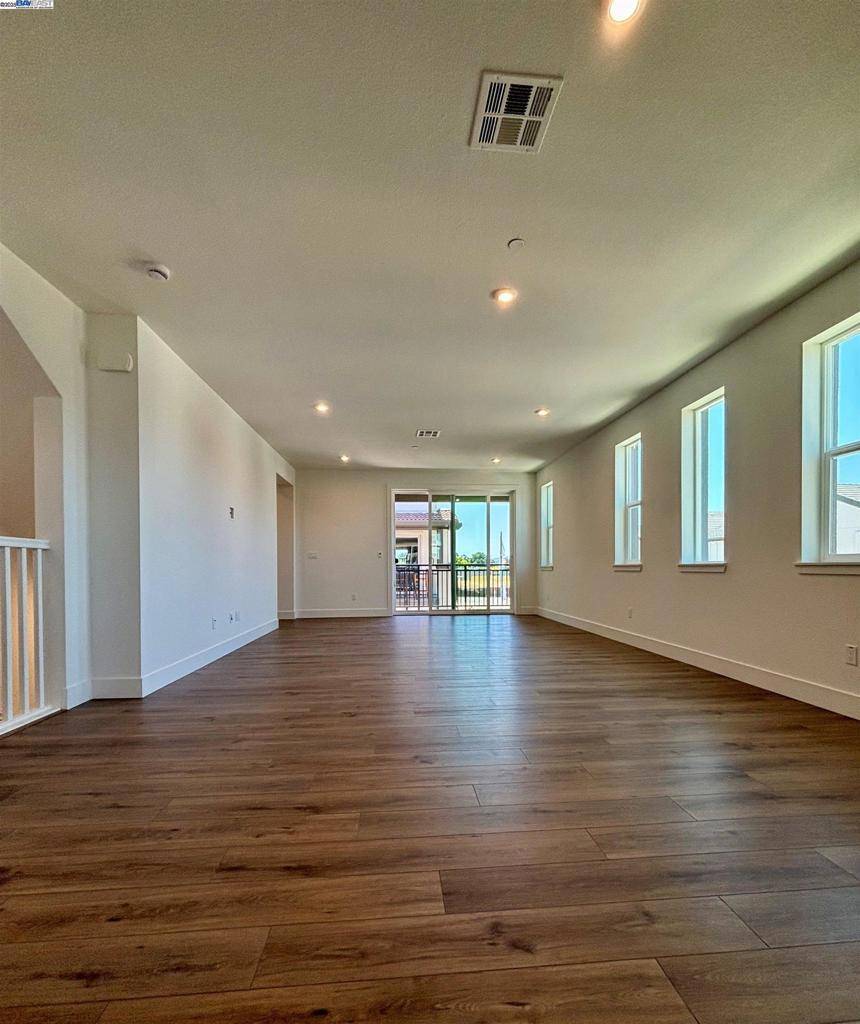 Morgan Hill, CA 95037,902 Loyola Lane #1201