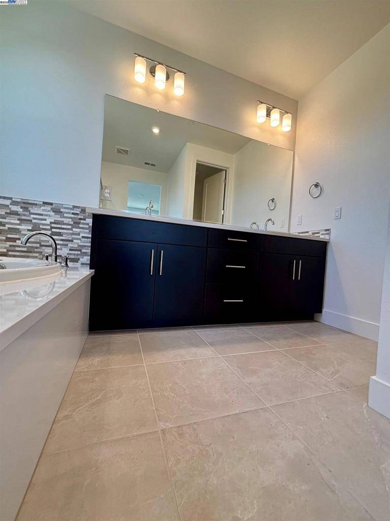 Morgan Hill, CA 95037,902 Loyola Lane #1201