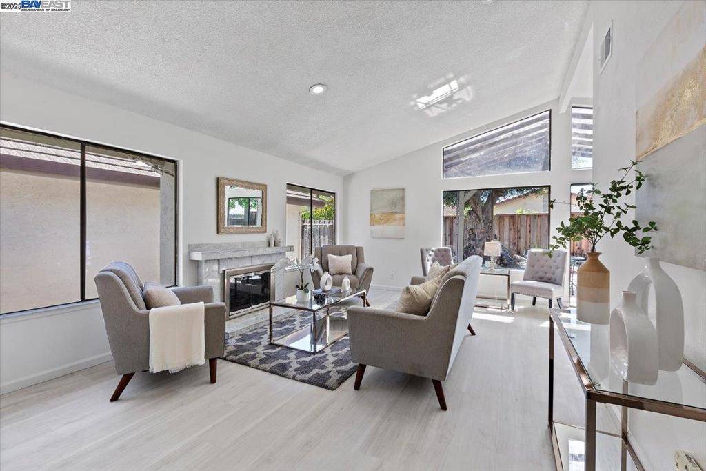 Union City, CA 94587,32948 Soquel St