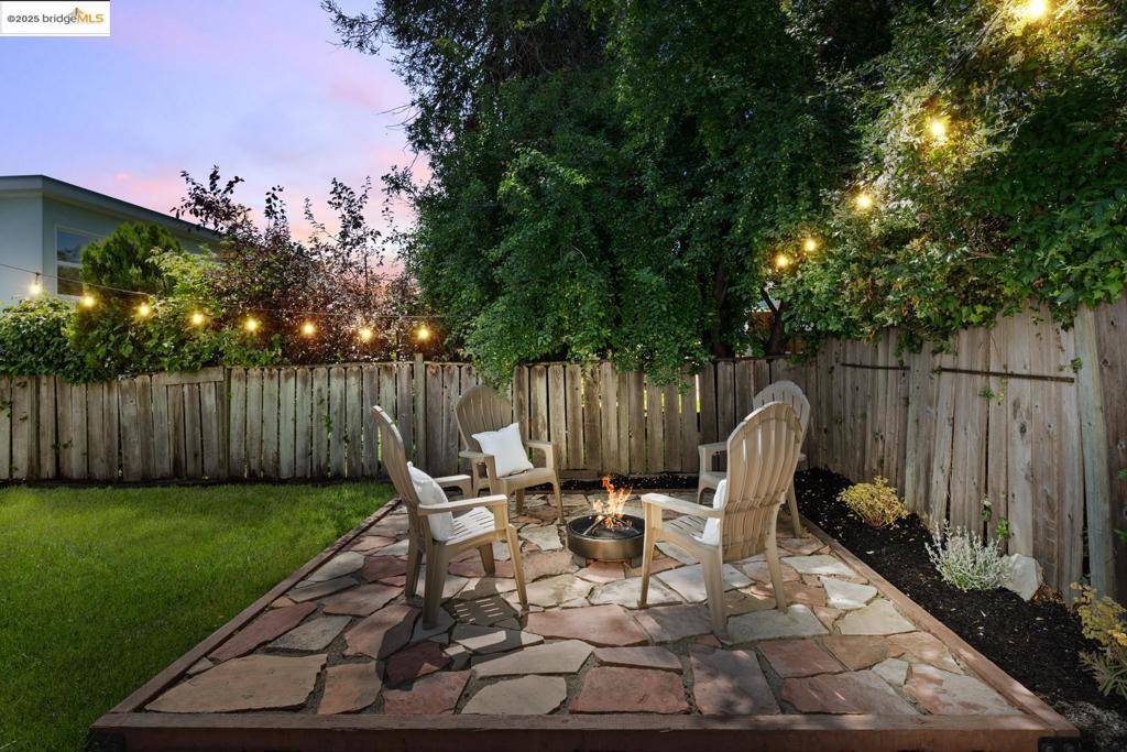 Oakland, CA 94608,1016 Aileen St