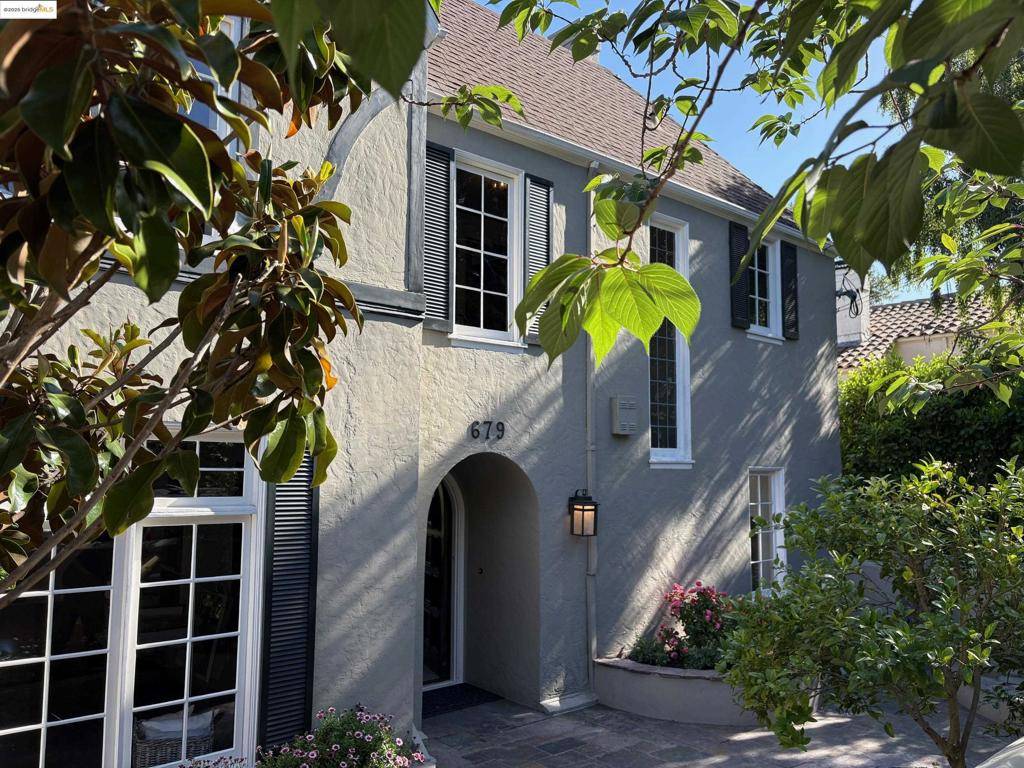 Oakland, CA 94610,679 Carlston Avenue