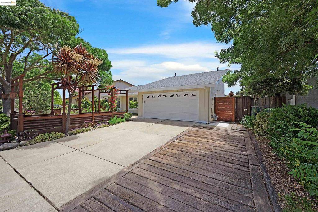 Union City, CA 94587,32212 Deborah Dr