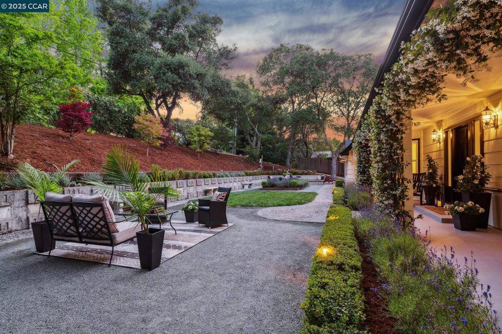 Orinda, CA 94563,6 Greenwood Ct