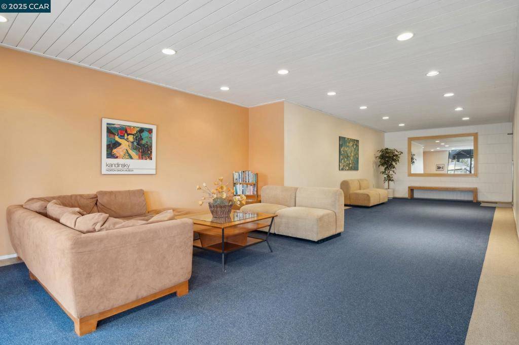 Oakland, CA 94611,758 Kingston Ave #25