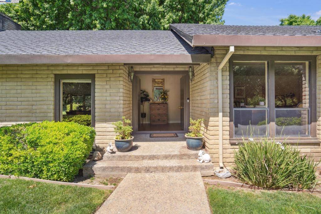 Patterson, CA 95363,419 Burkhard Rd