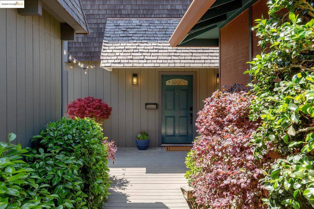 Piedmont, CA 94602,2 Cavendish Ln