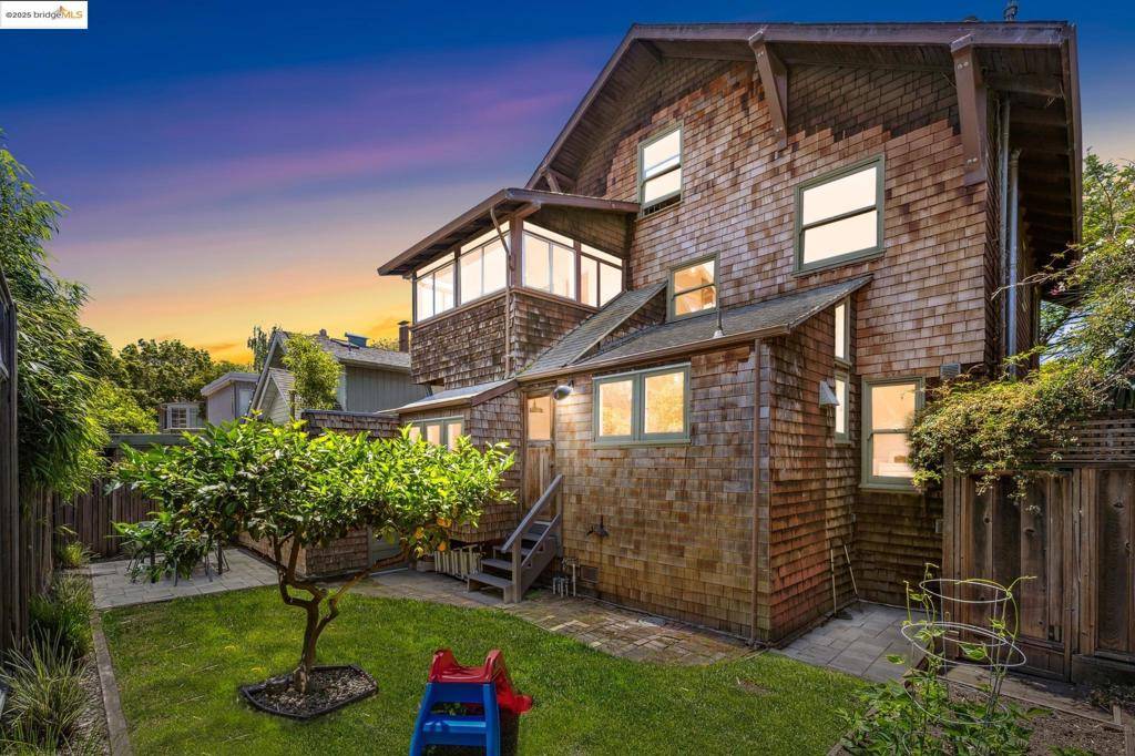 Berkeley, CA 94705,2945 Magnolia St