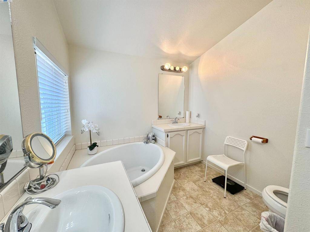 1220 Tasman Dr Sunnyvale, CA 94089