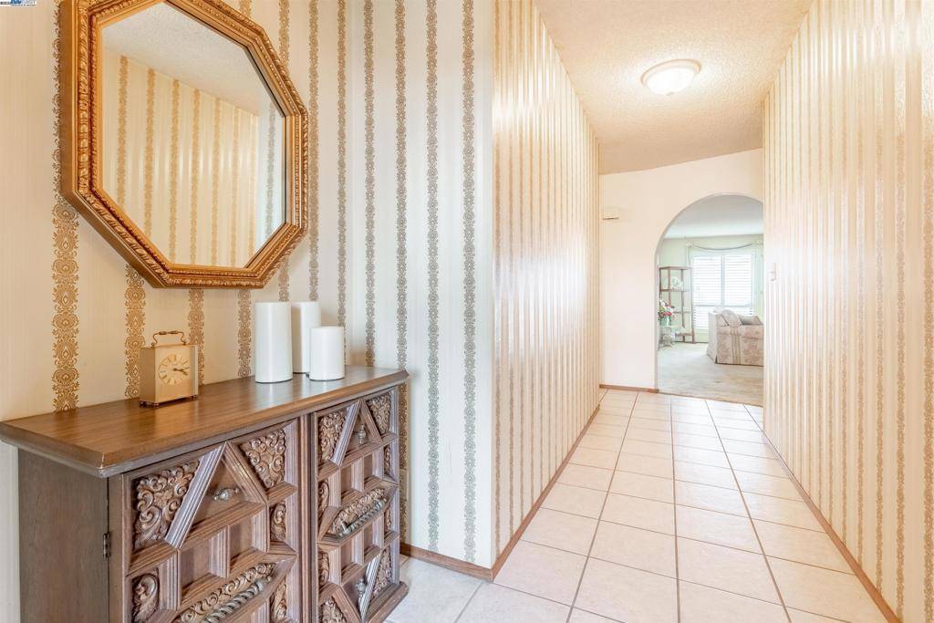 San Leandro, CA 94577,2177 Hillside Cir