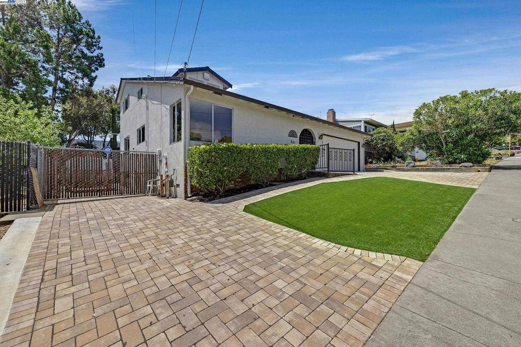 Castro Valley, CA 94552,5021 Heyer Ave