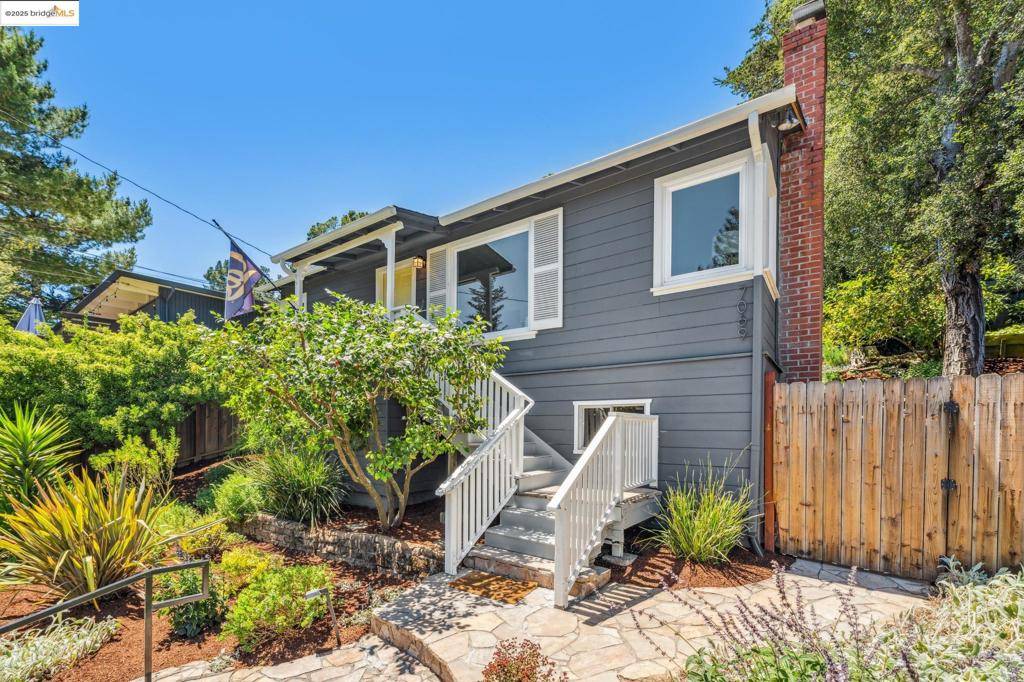 Oakland, CA 94611,7069 Saroni Dr