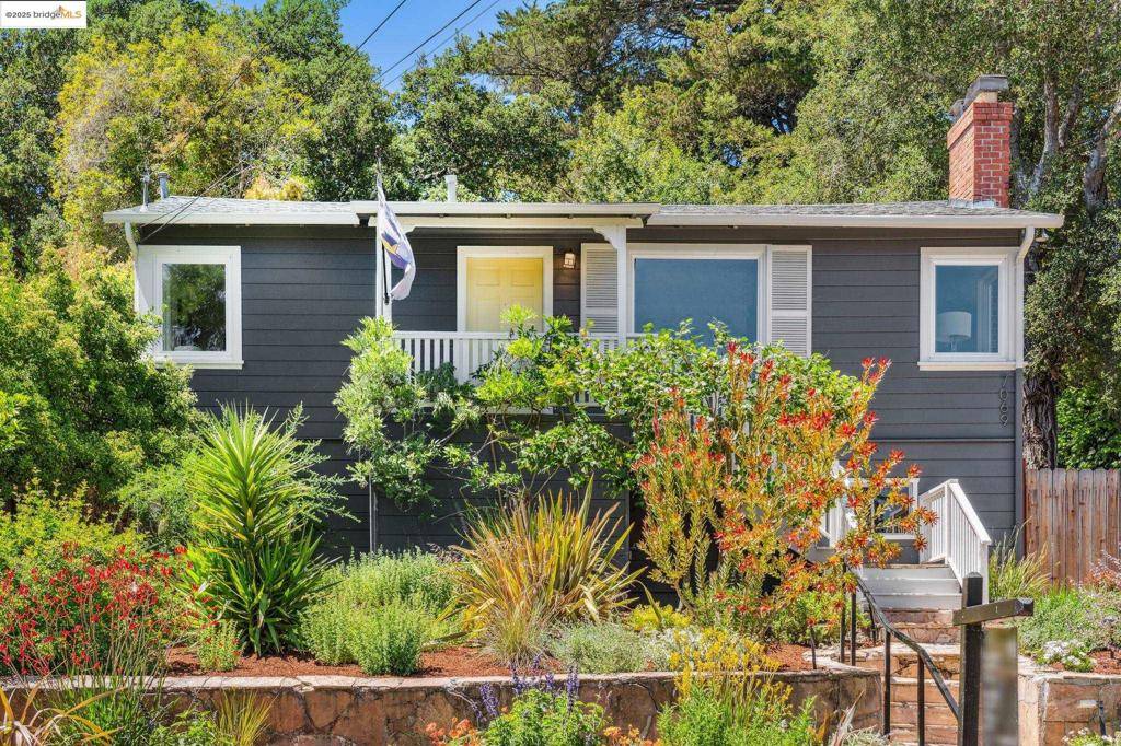 Oakland, CA 94611,7069 Saroni Dr