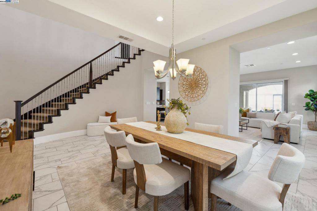 Hayward, CA 94542,31 Stirling Way