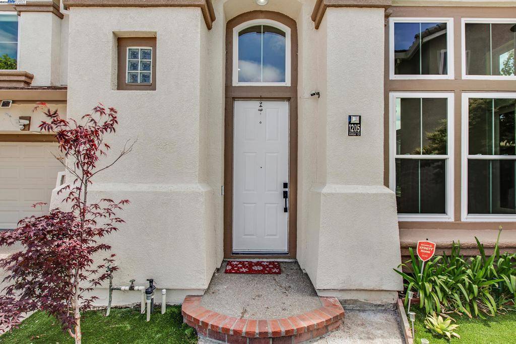 San Leandro, CA 94577,1205 Amber Court