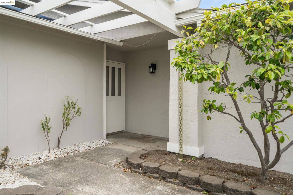 Hayward, CA 94541,22592 Mossy Rock Dr