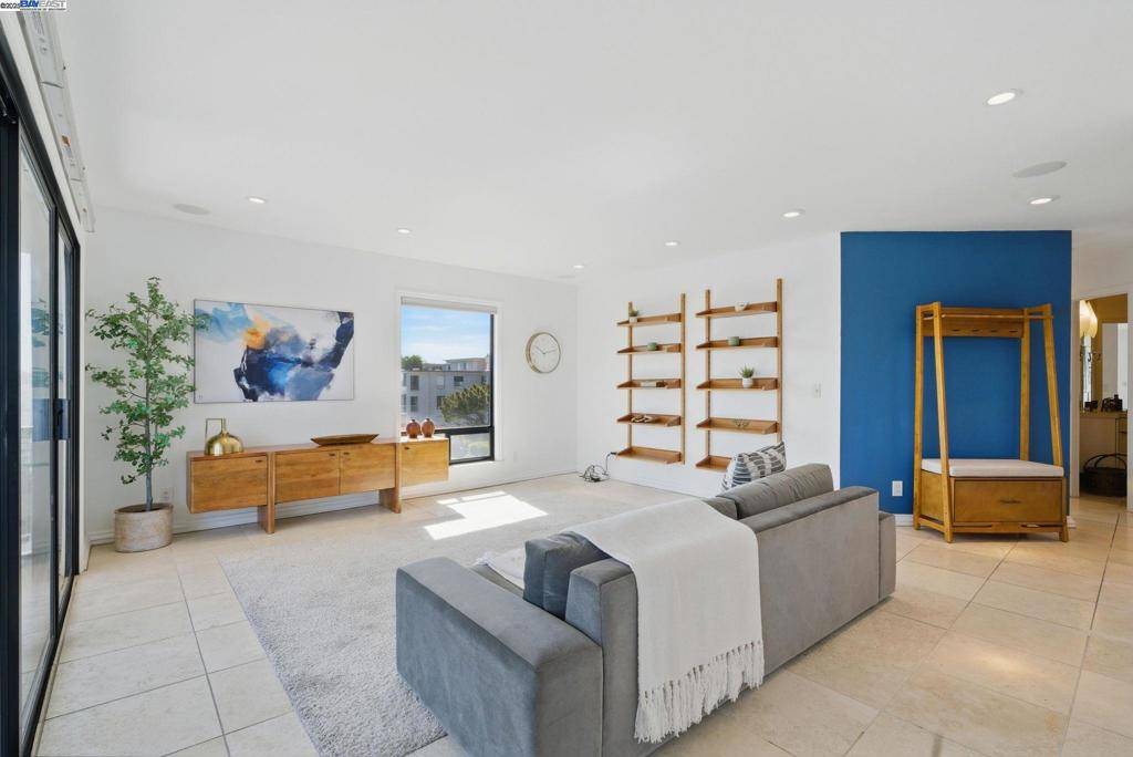 Emeryville, CA 94608,3 Commodore Dr #356