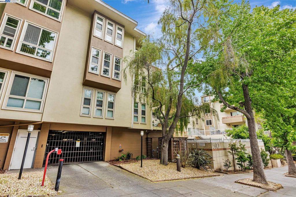 Oakland, CA 94611,590 El Dorado Ave #208