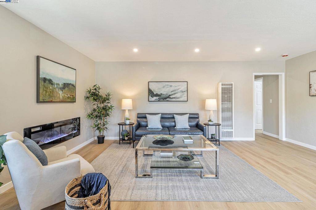 Castro Valley, CA 94546,2735 Somerset Avenue