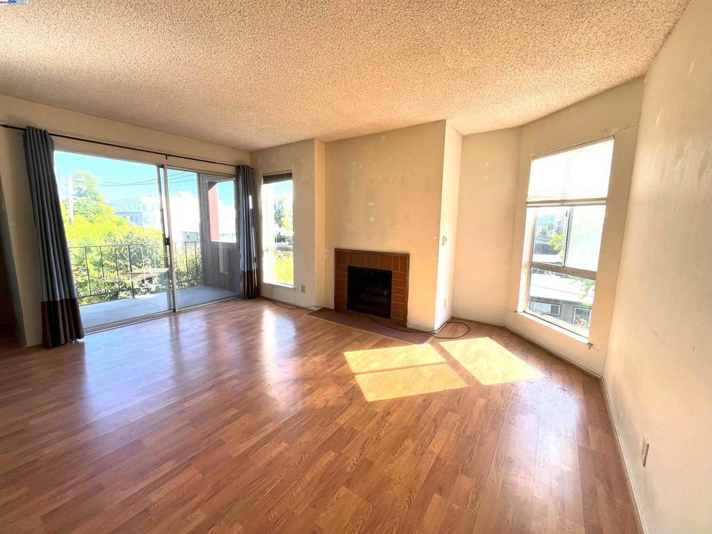 Oakland, CA 94611,3751 Harrison St #301