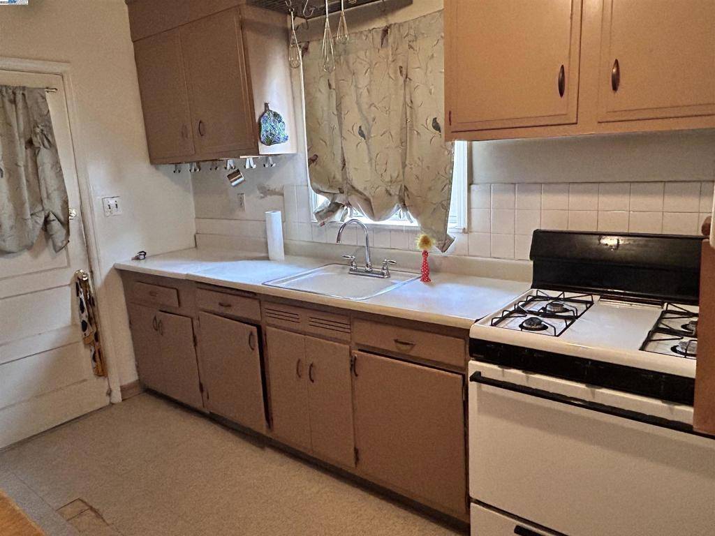 Oakland, CA 94619,3657 Madrone Ave