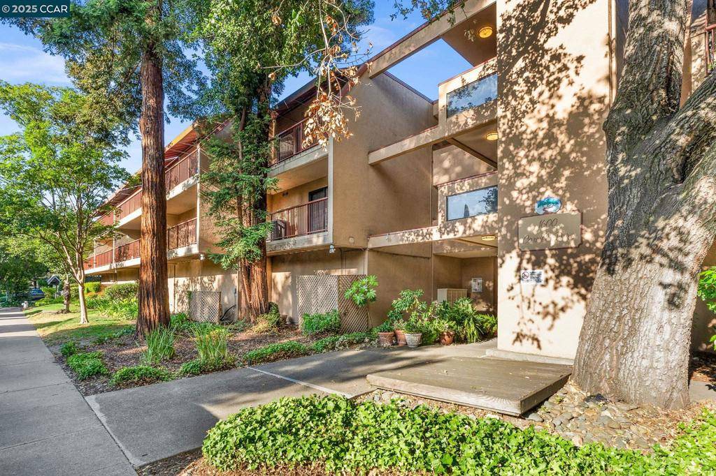 Walnut Creek, CA 94596,1600 Carmel Drive #15